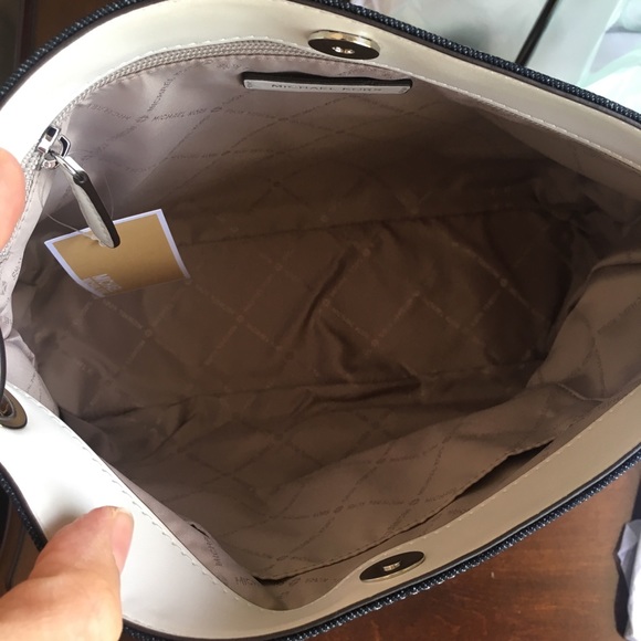 Firm❗️Michael Kors medium Nicole shoulder bag - Picture 5 of 8